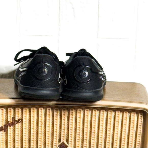 Nike Youth Tiempo Legend 9 Club Indoor Shoes Size 2 - Picture 3 of 5